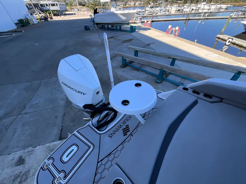 Slide: The Image of Four Winns HD 8 2023 - 16