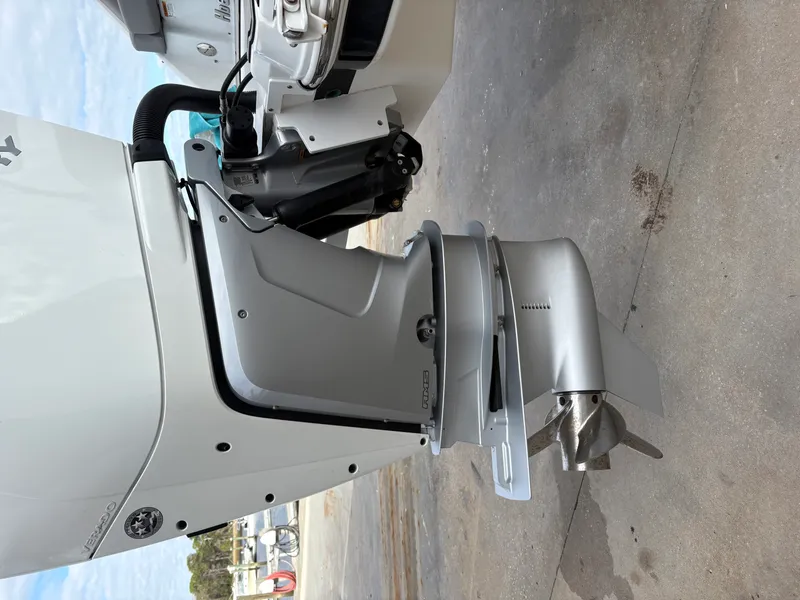 Slide: The Image of Four Winns HD 8 2023 - 2