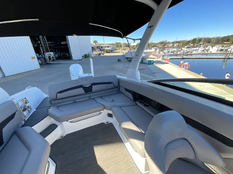 Slide: The Image of Four Winns HD 8 2023 - 22