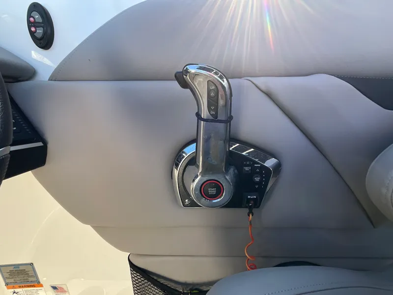 Slide: The Image of Four Winns HD 8 2023 - 23