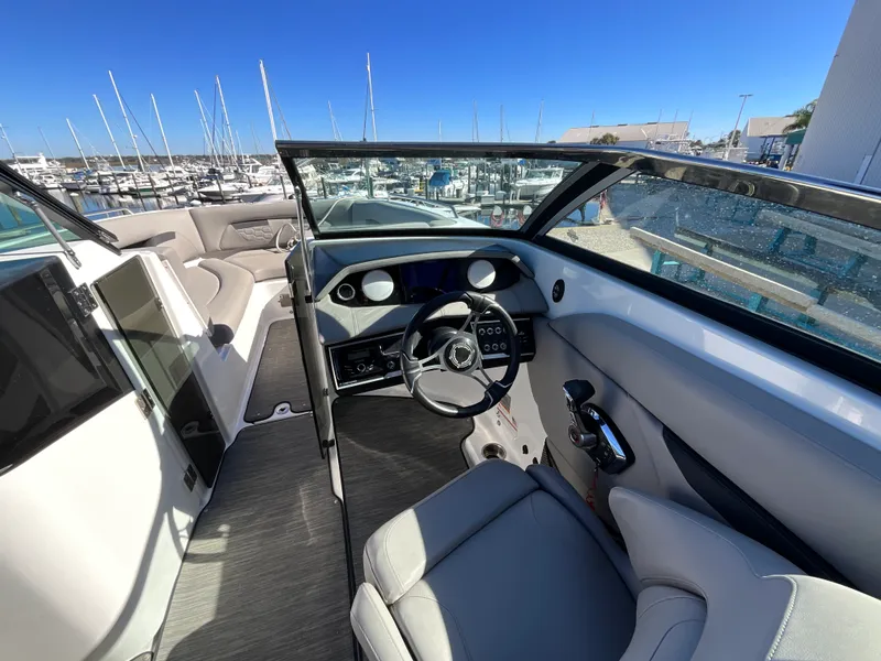 Slide: The Image of Four Winns HD 8 2023 - 26