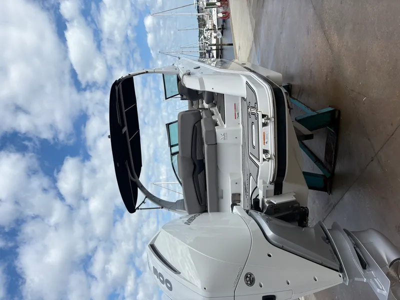 Slide: The Image of Four Winns HD 8 2023 - 3