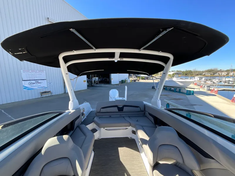 Slide: The Image of Four Winns HD 8 2023 - 30