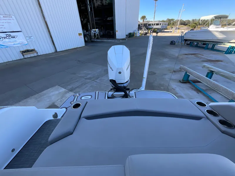 Slide: The Image of Four Winns HD 8 2023 - 38