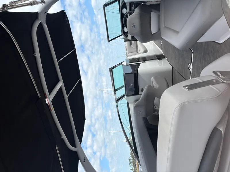 Slide: The Image of Four Winns HD 8 2023 - 4