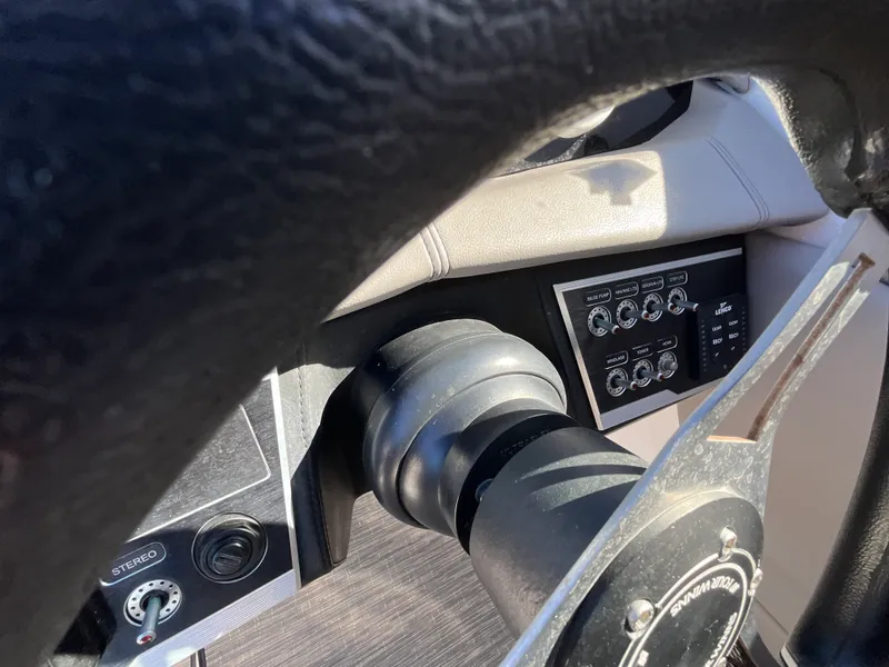 Slide: The Image of Four Winns HD 8 2023 - 40