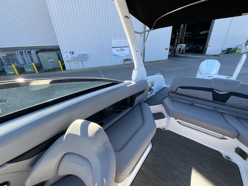 Slide: The Image of Four Winns HD 8 2023 - 47