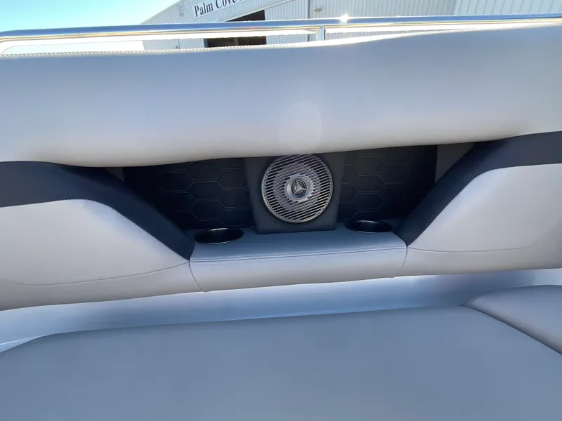 Slide: The Image of Four Winns HD 8 2023 - 8