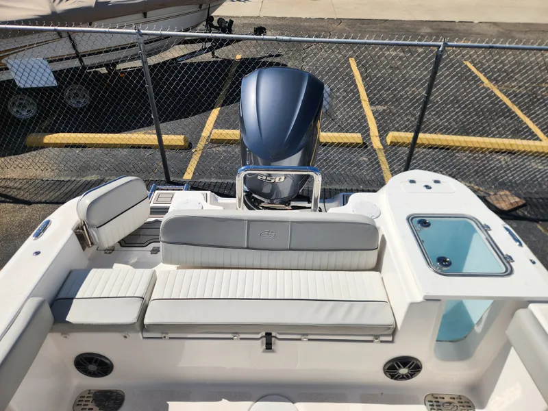 Slide: The Image of Sea Fox 248 COMMANDER 2023 - 10