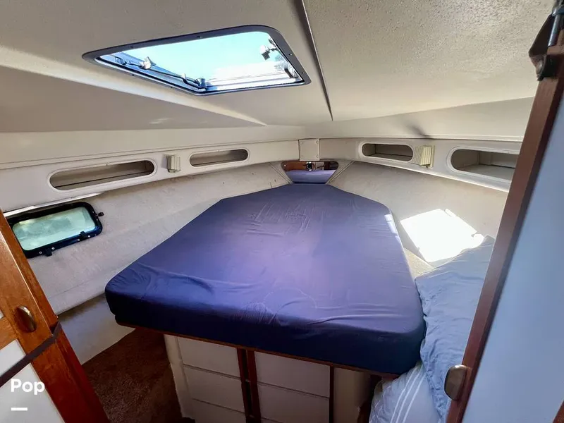 Slide: The Image of Cruisers Yachts Esprit 3370 1991 - 15056930