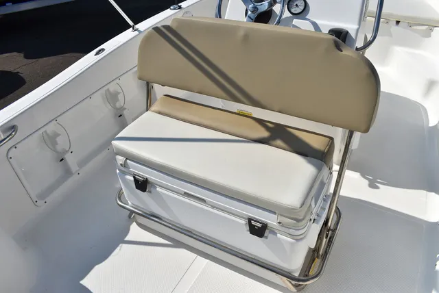 Slide: The Image of Key West Boats 176CC 2020 - 26