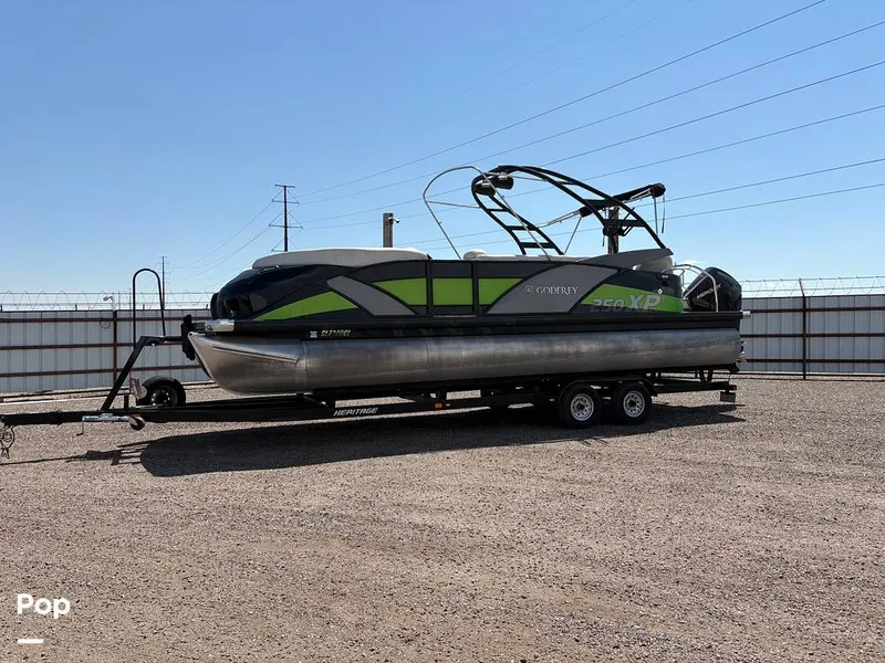 Slide: The Image of Godfrey Pontoon 250 XP 2020 - 15702904
