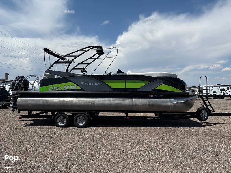 Slide: The Image of Godfrey Pontoon 250 XP 2020 - 15702898