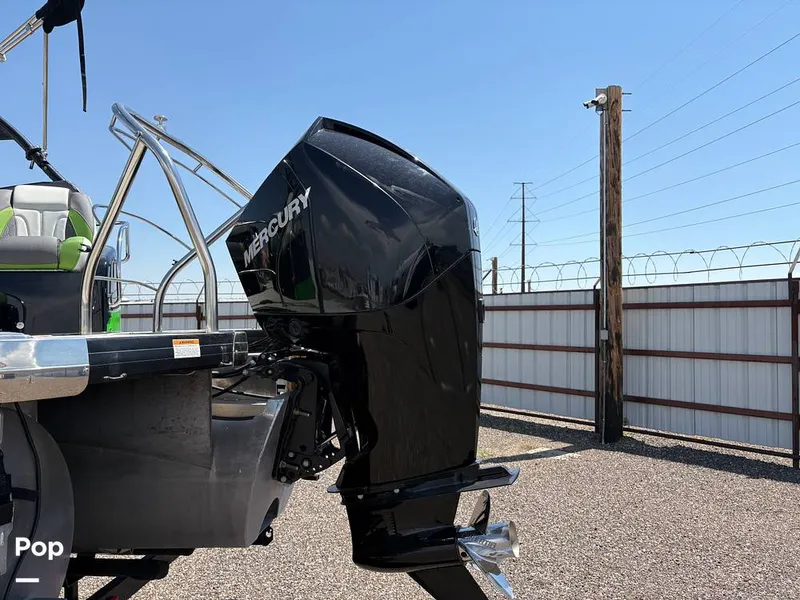 Slide: The Image of Godfrey Pontoon 250 XP 2020 - 15702901