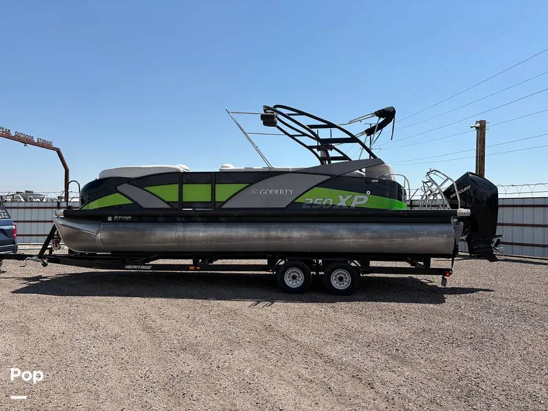 Slide: The Image of Godfrey Pontoon 250 XP 2020 - 15702903