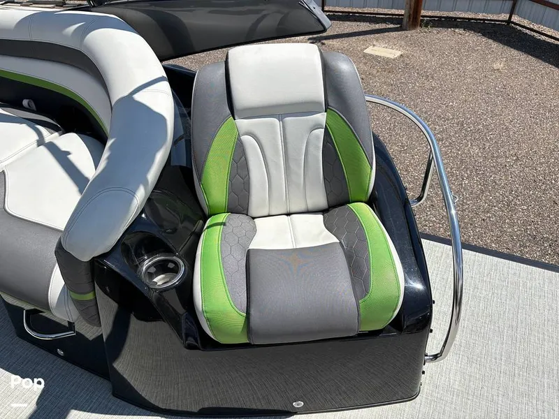 Slide: The Image of Godfrey Pontoon 250 XP 2020 - 15702934