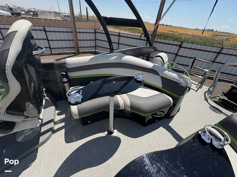 Slide: The Image of Godfrey Pontoon 250 XP 2020 - 15702946