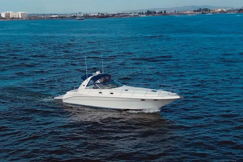 The Image of Sea Ray Sundancer 400 1999 - 1