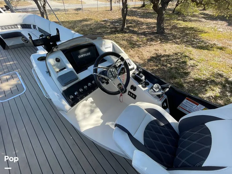 Slide: The Image of Helm/captains Seat - 15122312