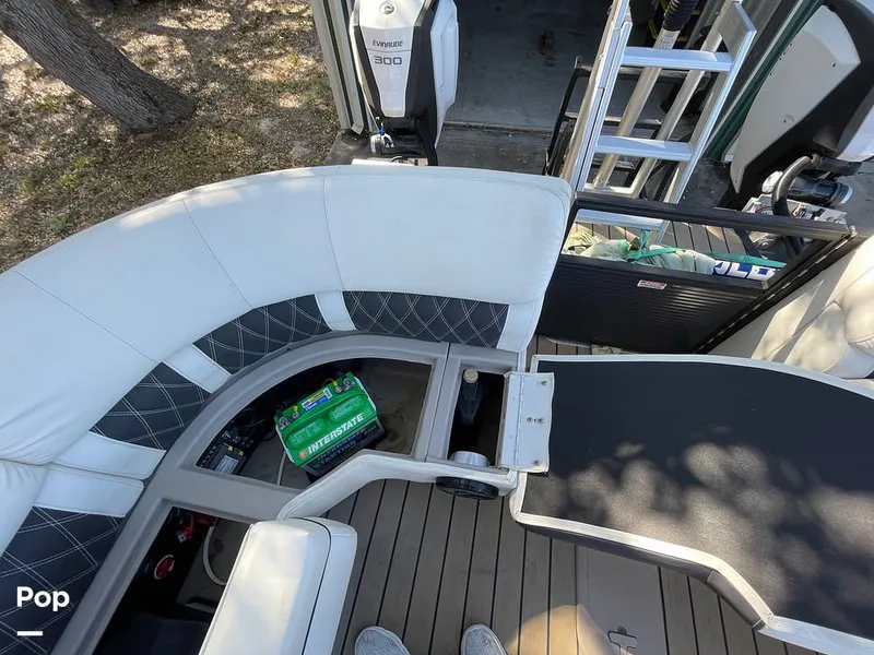 Slide: The Image of Stern Passenger Seating With Storage - 15122349