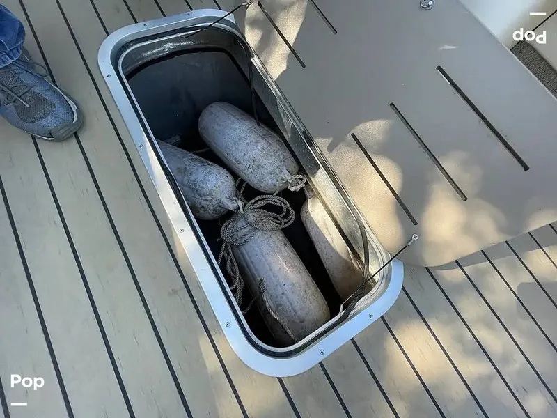 Slide: The Image of In Deck Storage/fenders - 15122732