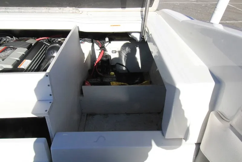 Slide: The Image of Crownline Boats 225 SS 2016 - 15120754