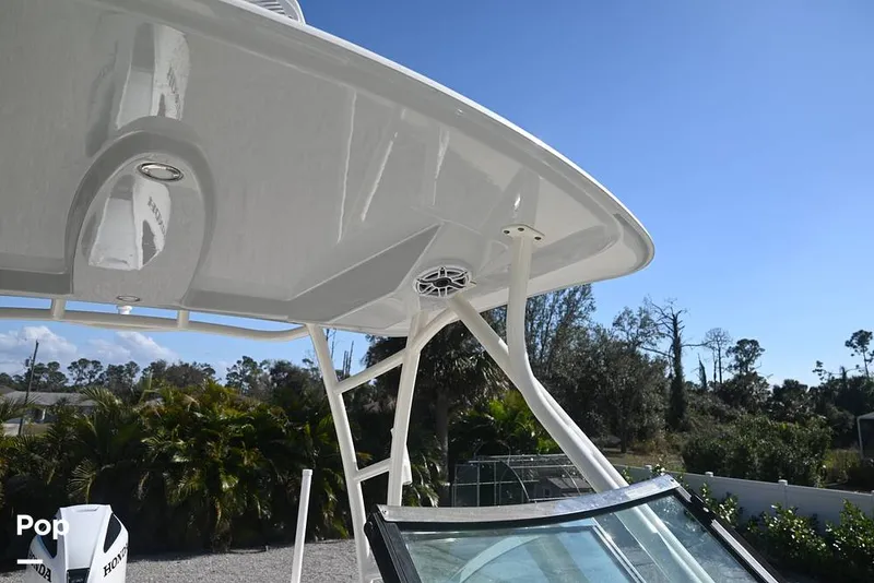 Slide: The Image of Cobia 240 DC 2021 - 15160424
