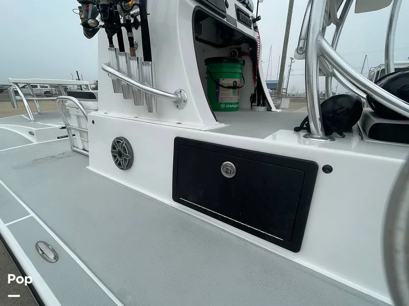 Slide: The Image of Raised Center Console With Storage - 15105402