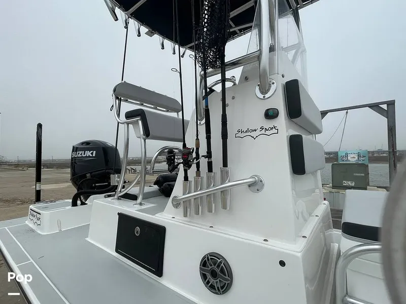 Slide: The Image of Raised Center Console - 15105477