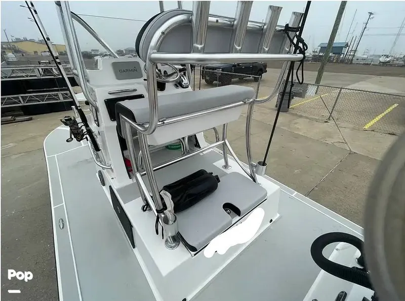 Slide: The Image of Leaning Post/passenger Seating - 15112839