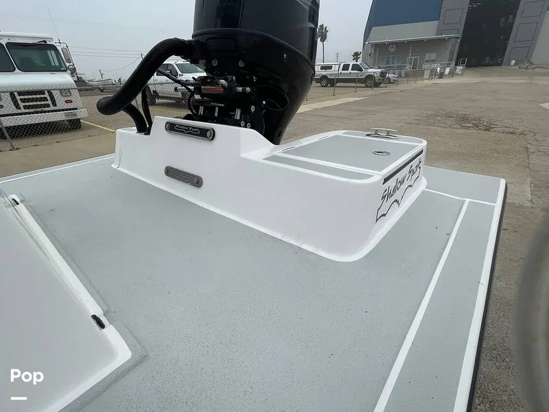 Slide: The Image of Stern Casting Deck With Storage - 15105458