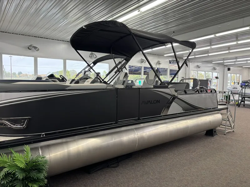 The Image of Avalon LSZ Versatile Rear Bench 23 FT 2027 - 0