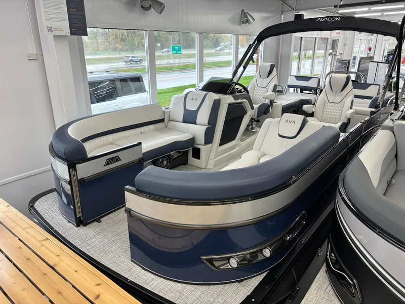 Slide: The Image of Avalon Catalina Quad Lounger Shift 23 FT 2027 - 13