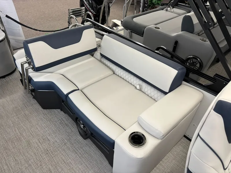 Slide: The Image of Avalon Catalina Quad Lounger Shift 23 FT 2027 - 10