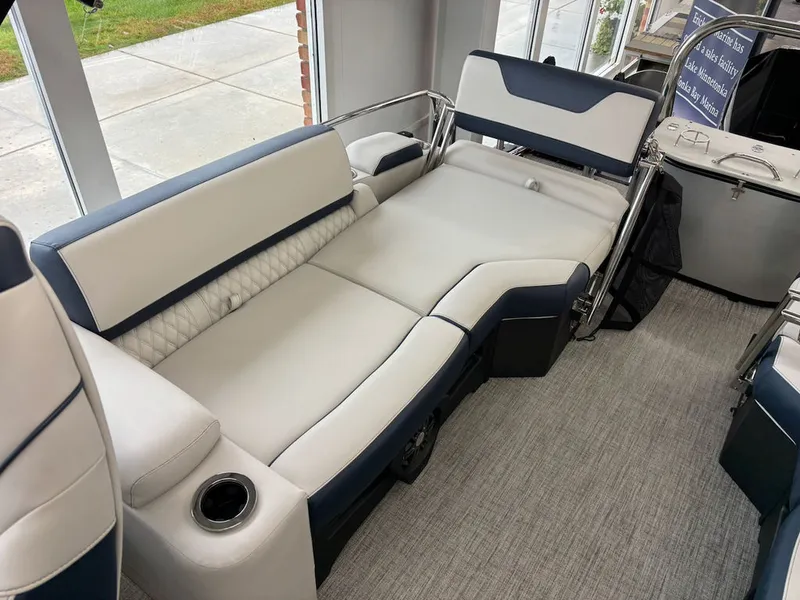 Slide: The Image of Avalon Catalina Quad Lounger Shift 23 FT 2027 - 9