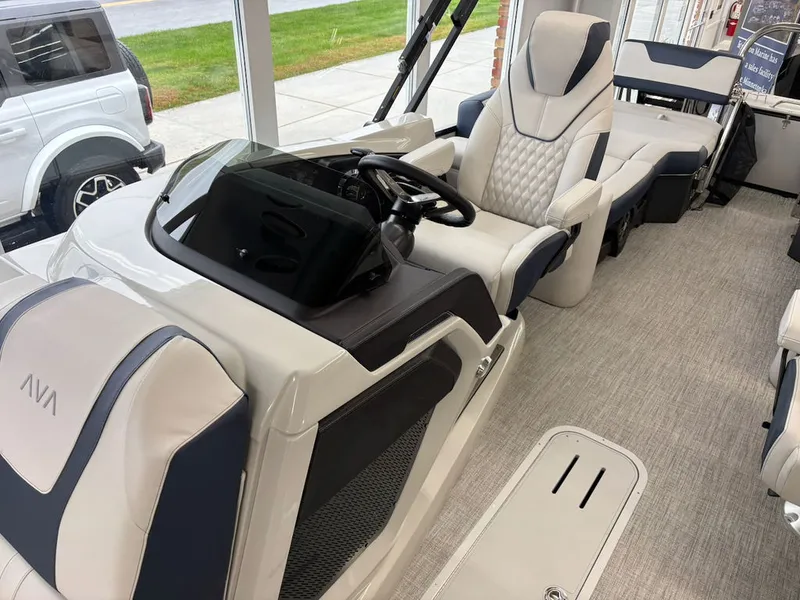 Slide: The Image of Avalon Catalina Quad Lounger Shift 23 FT 2027 - 4