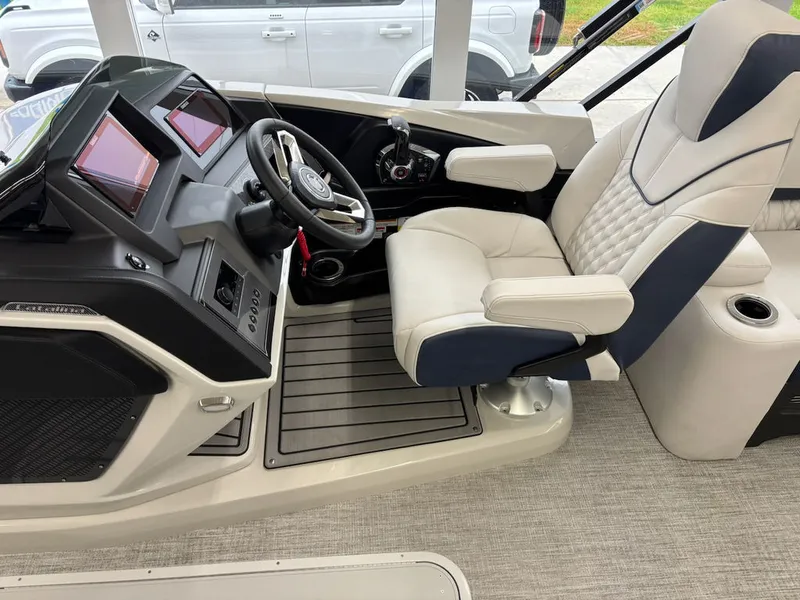 Slide: The Image of Avalon Catalina Quad Lounger Shift 23 FT 2027 - 5
