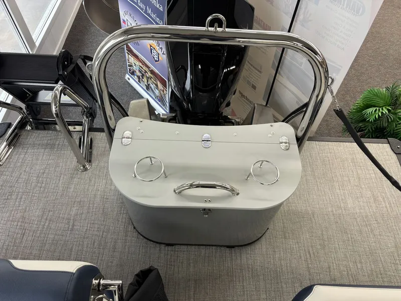 Slide: The Image of Avalon Catalina Quad Lounger Shift 23 FT 2027 - 11