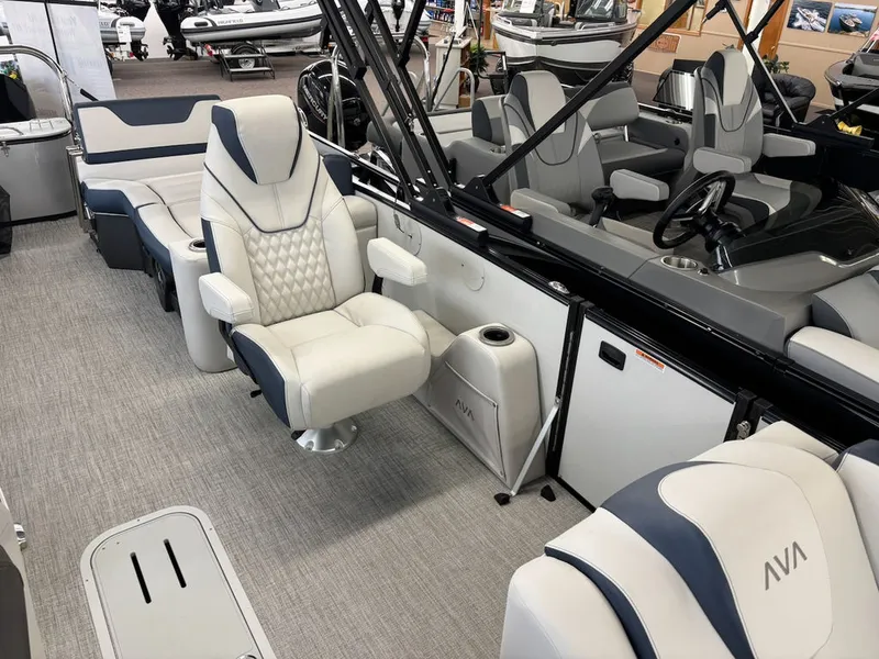 Slide: The Image of Avalon Catalina Quad Lounger Shift 23 FT 2027 - 3