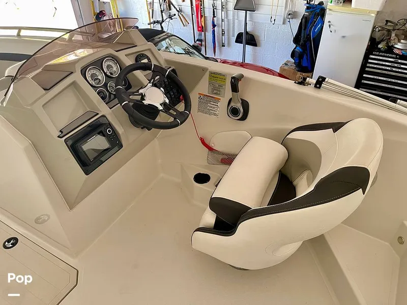Slide: The Image of Captain's Chair - 15409730