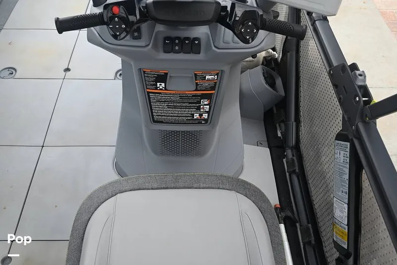 Slide: The Image of Sea-Doo Switch Cruise 21 2023 - 15194941