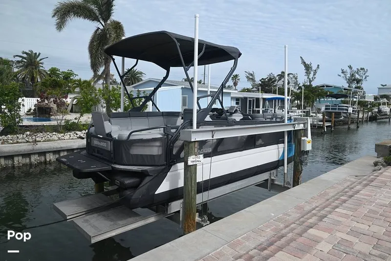 Slide: The Image of Sea-Doo Switch Cruise 21 2023 - 15194898