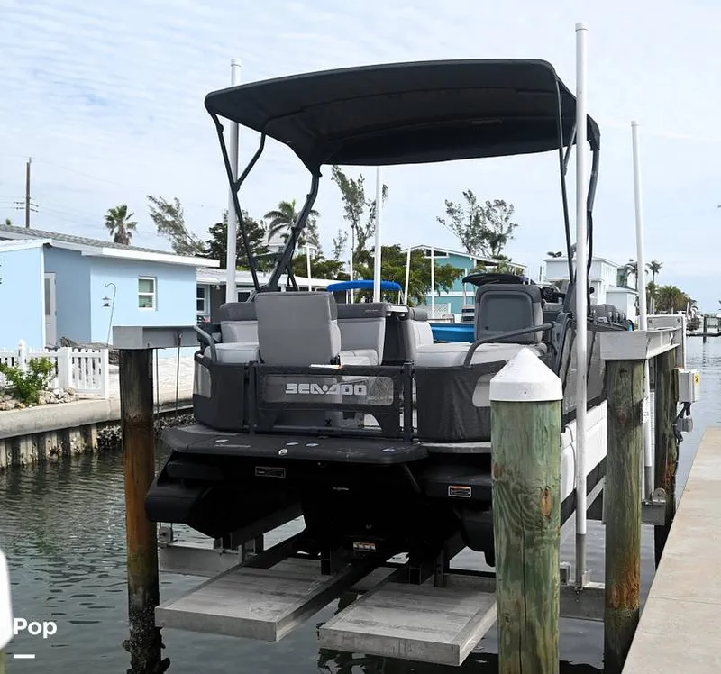 Slide: The Image of Sea-Doo Switch Cruise 21 2023 - 15194899