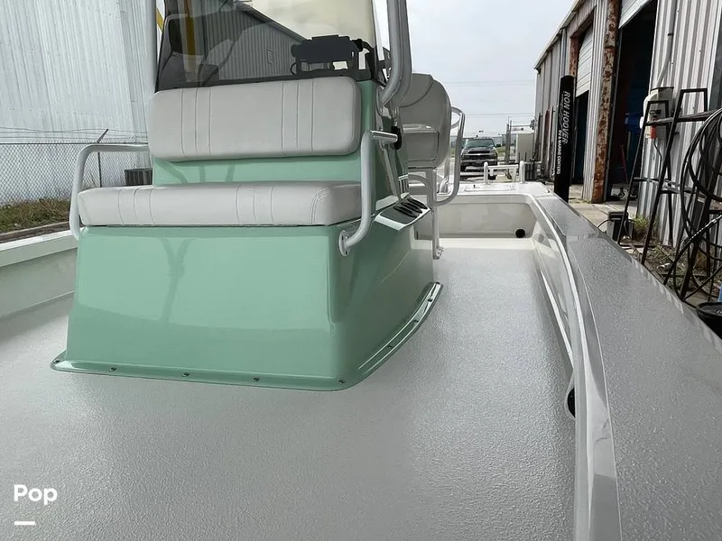 Slide: The Image of Passenger Seat With Back Rest - 15151631