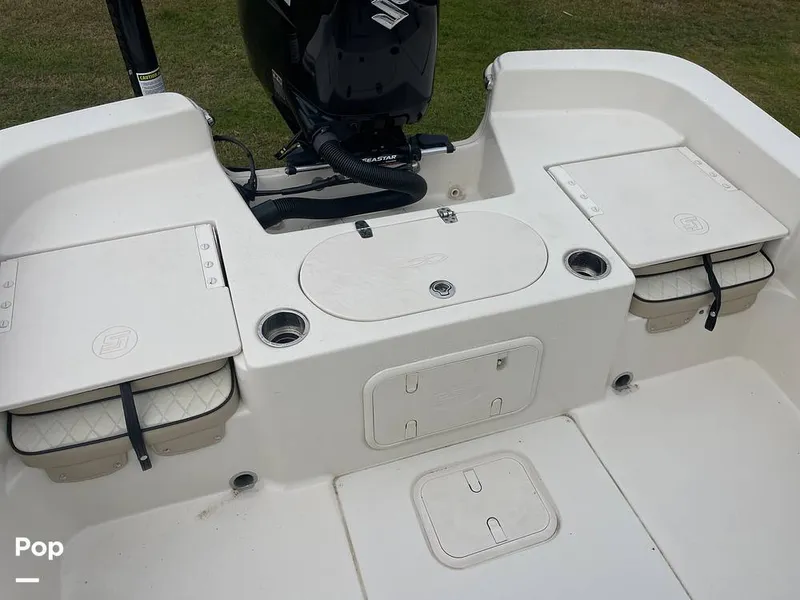 Slide: The Image of Flip Down Seats/bait Well - 15168895