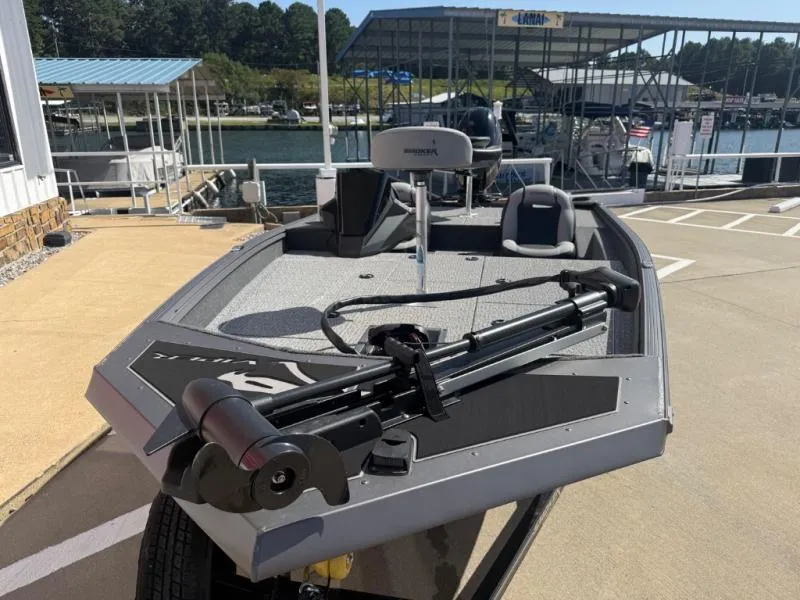 Slide: The Image of Smoker Craft VIPER XR 175 PRO 2026 - 4