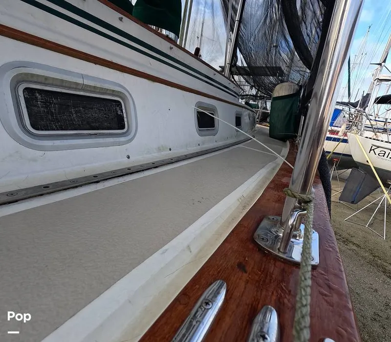 Slide: The Image of Endeavour Center Cockpit 42 1985 - 15940428