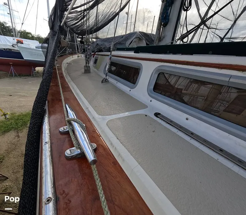 Slide: The Image of Endeavour Center Cockpit 42 1985 - 15940427