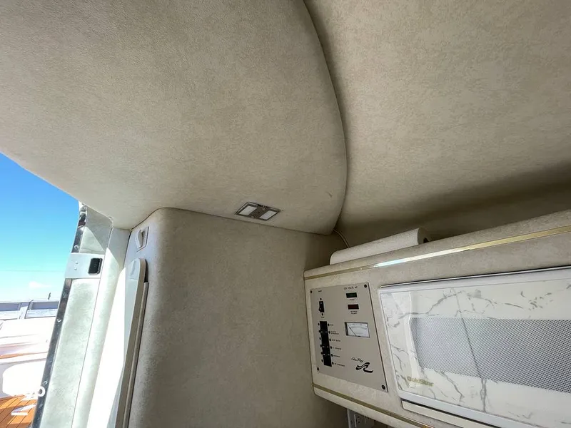 Slide: The Image of Headliner - 15189331