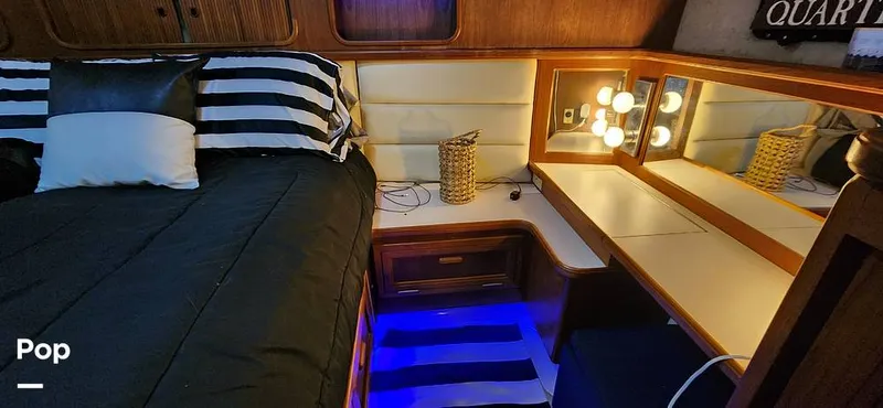 Slide: The Image of Carver Yachts 4207 1988 - 15251987